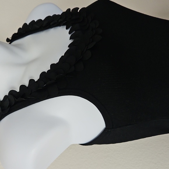 Old Navy Black Tank Top with Ruffled Neckline - Picture 3 of 7